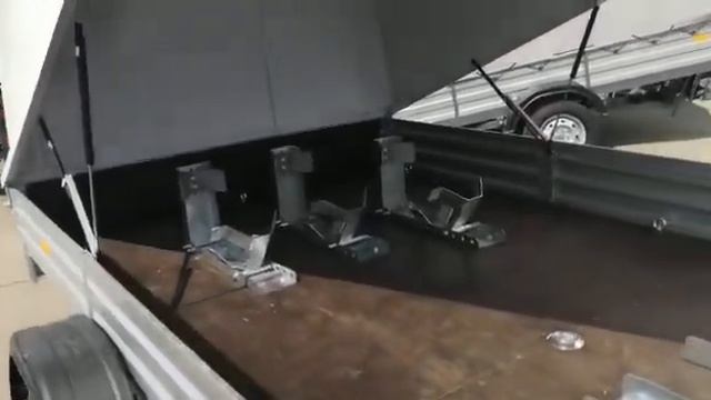 Легковой прицеп под два мотоцикла. МЗСА 817736 с пластиковой крышкой.